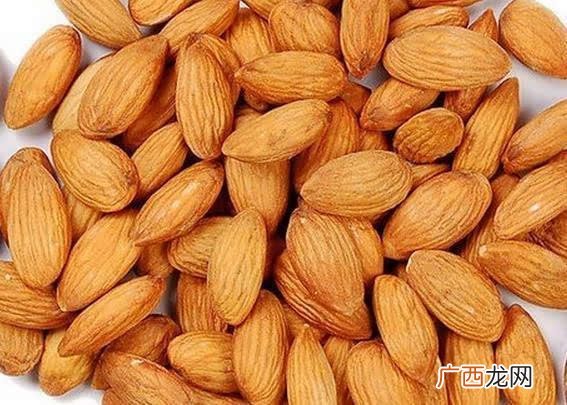生杏仁怎么吃,生的杏仁是怎么炒的？