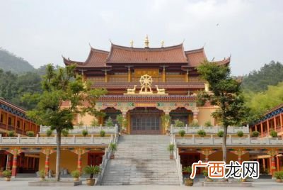 佛教三门是什么,寺院为什么都有三个门，都代表什么意思，什么样的人应该走哪个门呢？