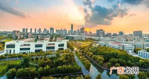 中国长三角北翼经济中心、现代化港口城市 南通有几个区