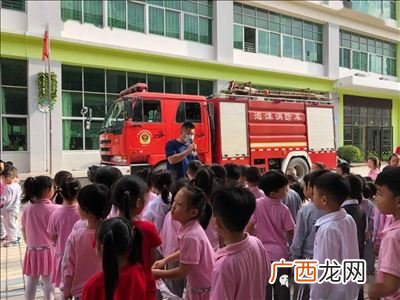 消防员穿什么颜色的衣服,黑色消防服和红色消防服的区别？