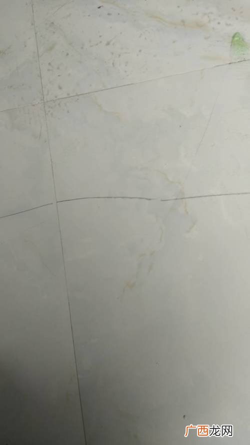 瓷砖划痕怎么修复,瓷砖花了怎样修复?