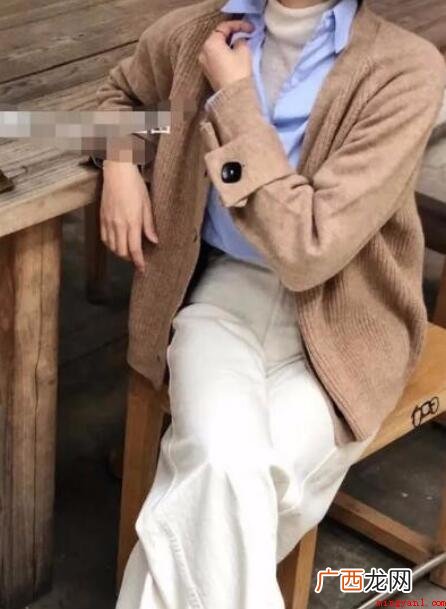 白色牛仔裤配什么上衣好看