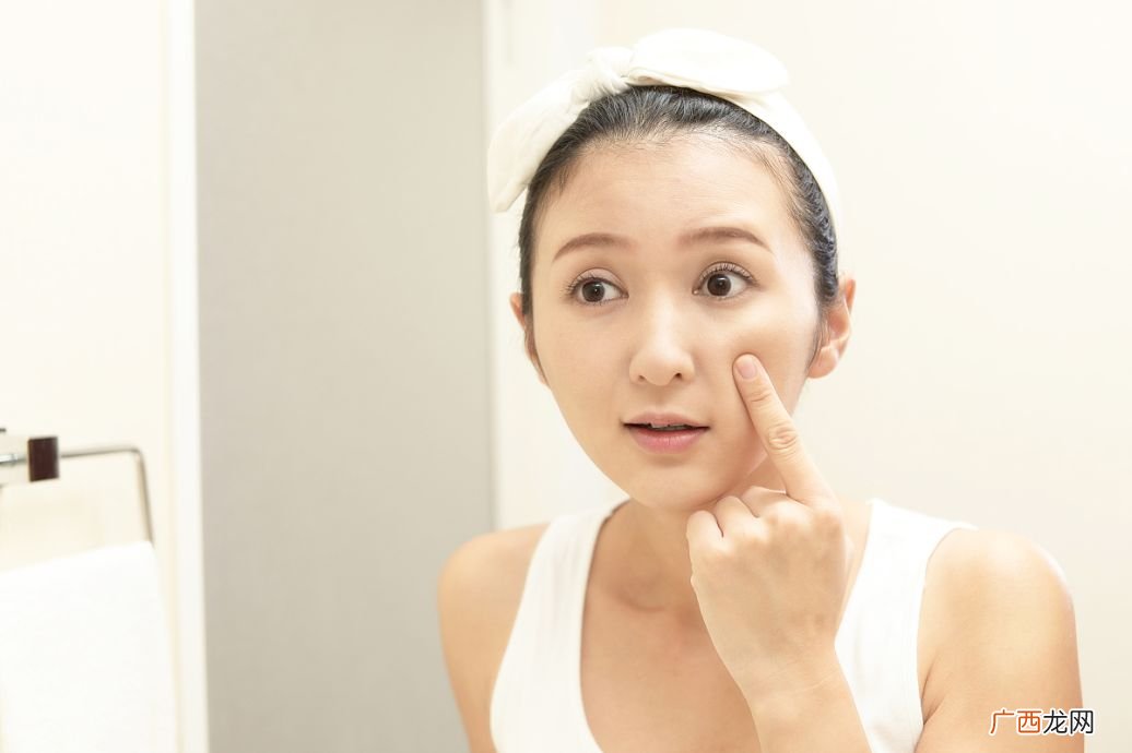 夸女孩子漂亮的成语,夸女生漂亮的词语4字?