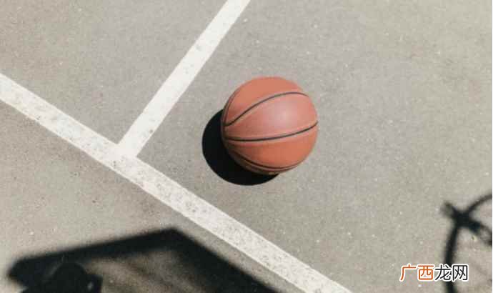 青少年打篮球注意事项有哪些 标准篮球有多重