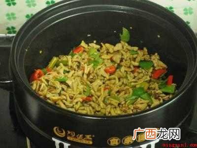 鸭肠怎么吃共有4步,鸭肠可做成干锅鸭肠 鸭肠怎么吃