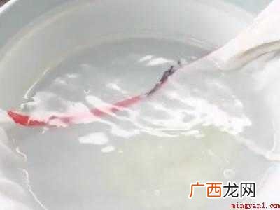 衣服上绿叶汁怎么洗