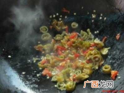 猪血能做血旺豆腐汤、血旺炖豆腐、毛血旺等 怎么吃猪血