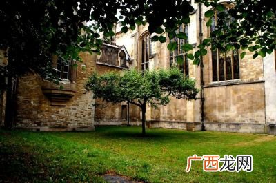 三一学院什么意思,三一学院位学费贵吗？