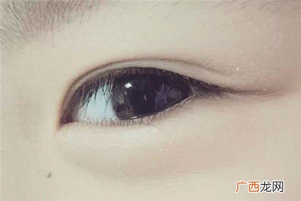 桃花眼什么样,圆眼和桃花眼的区别？