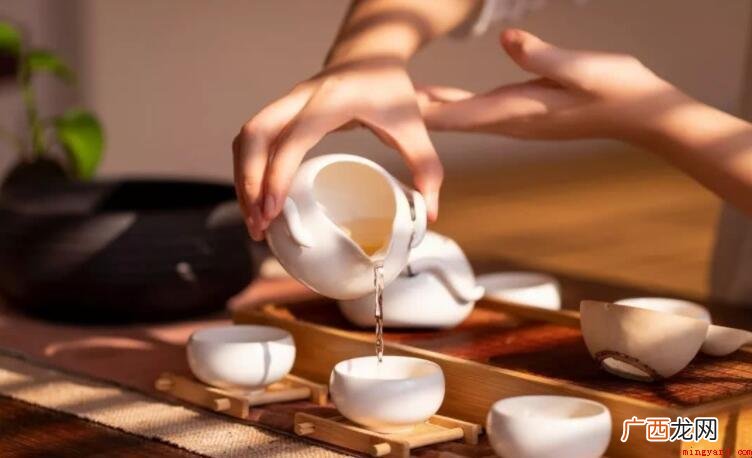 倒茶为什么不能倒满_健康频道 倒茶为什么不能倒满