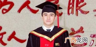 浥怎么读,三个撇点加口加巴读什么？