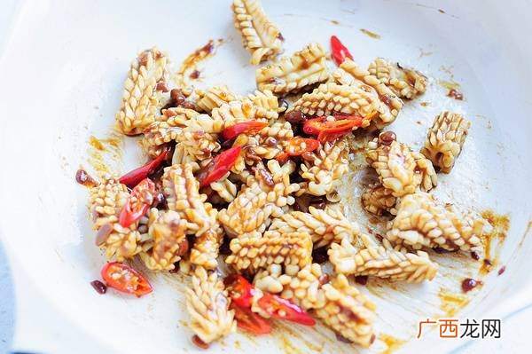 鱿鱼花刀怎么切,鱿鱼怎么改刀？