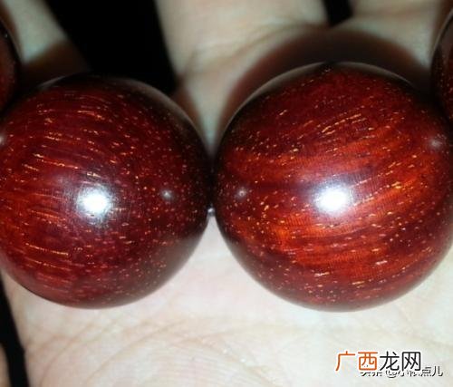 小叶紫檀牛毛纹和金星区别,小叶紫檀手串的金星是牛毛纹吗？