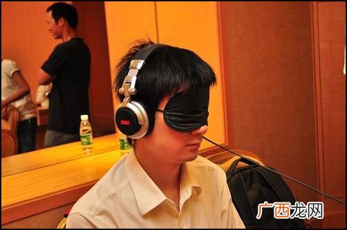 什么叫盲听测试,juv音箱是什么牌子？