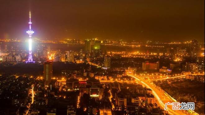 南京哪些地方夜景很美适合拍照,南京夜景打卡点？