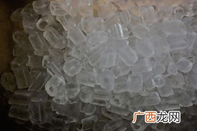 硅酸的组成,硅酸与水反应吗？生成什么？