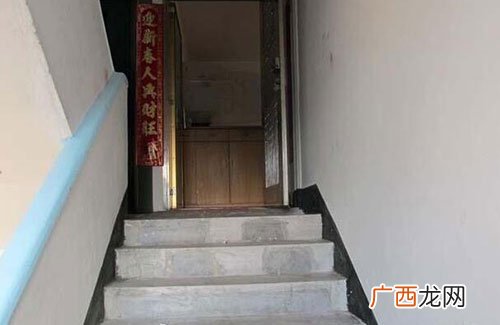 三招破解不利格局 大门对下楼梯的风水化解大全
