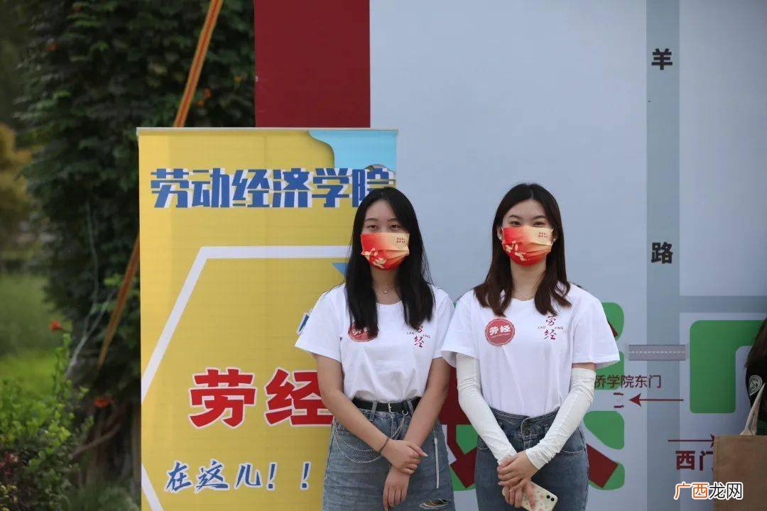 红袖标应该戴哪边,红袖章佩戴的意义?