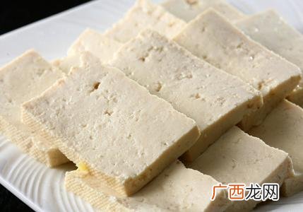 豆腐可以隔夜吃吗,冬天隔夜放冰箱的豆腐可以吃了？