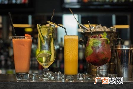 酒吧的酒通常有些什么常见的,酒吧名酒的名字？