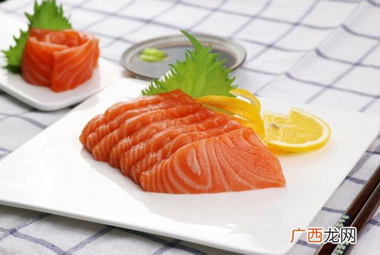 三文鱼可以生吃吗,为什么三文鱼能生吃？