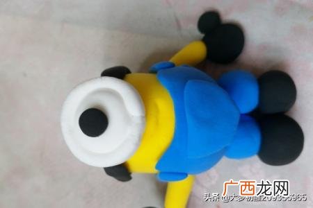 超轻粘土做恐龙的方法,用超轻黏土制作小黄人？