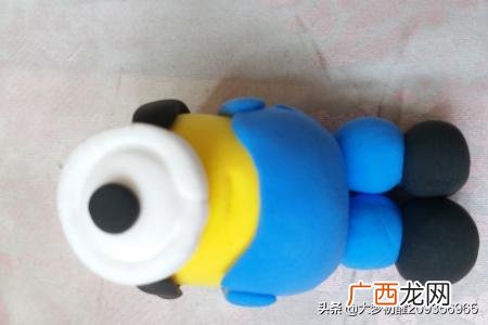 超轻粘土做恐龙的方法,用超轻黏土制作小黄人？
