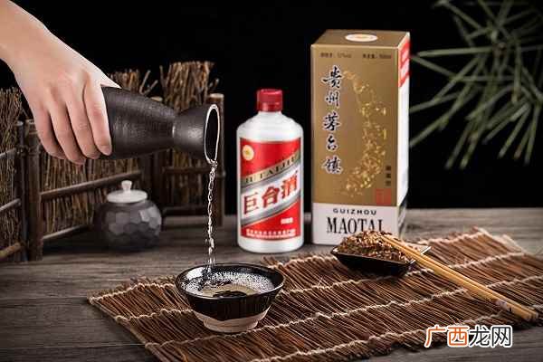 酒后喝一杯蜂蜜水或者吃几口蜂蜜是不错的选择 什么东西解酒最快