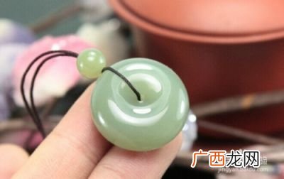 青白玉和青玉有何区别,晴水和田玉和翠青的差别？