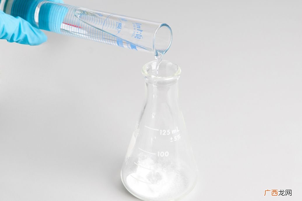 使用分液漏斗时应注意哪些事项,萃取分液的实验操作有哪几步?有什么注意事项？