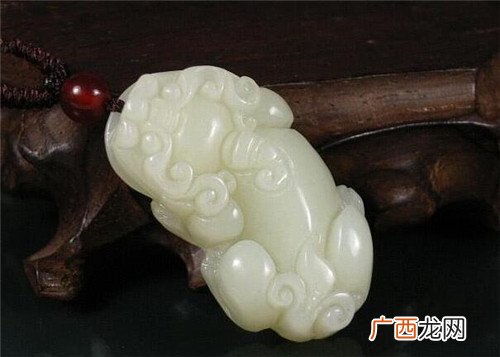 玉的鉴别方法,如何鉴别玉石的真假最直接的方法？