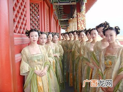 中国古代当宫女的要求,为什么古代宫女晚上睡觉不能叉腿？
