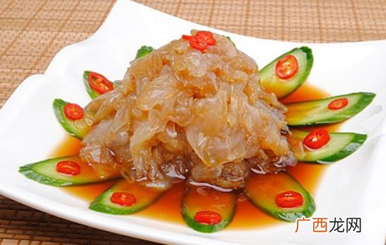 海蜇皮怎么处理才能吃,海蜇皮要焯水吗？