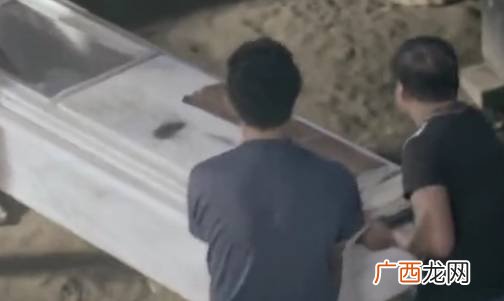 人在死后为什么会有尸斑出现,尸斑的颜色对照表？