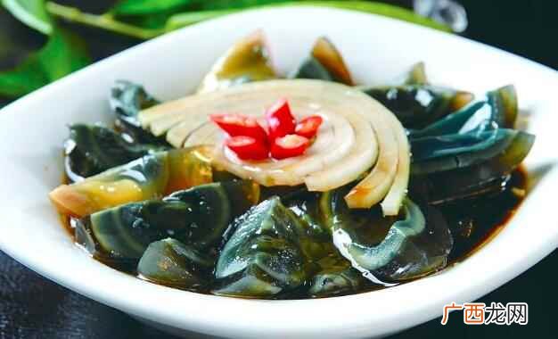 松花蛋不能和什么一起吃