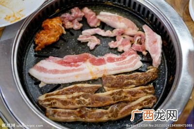 如何烧烤五花肉,脆皮五花肉烧烤的全过程？
