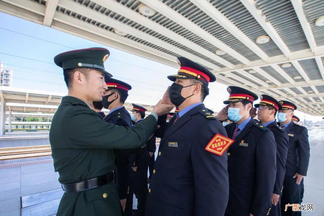 退伍不褪色什么意思,退伍不褪色退役不退志正确写法？