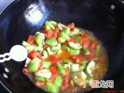 丝瓜炒西红柿怎么做好吃