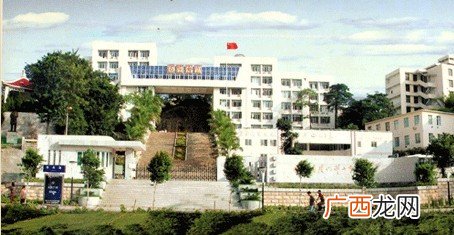 厦门双十中学在哪里,厦门双十中学在厦门的哪个区？