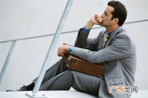 生搬硬套的意思,生什么搬什么成语？