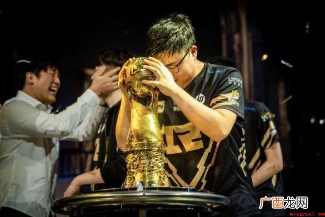 大众情人uzi是什么梗 为什么说uzi是大众情人是什么梗
