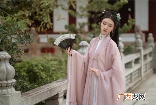 披肩和斗篷的区别,斗篷和披风有什么区别？