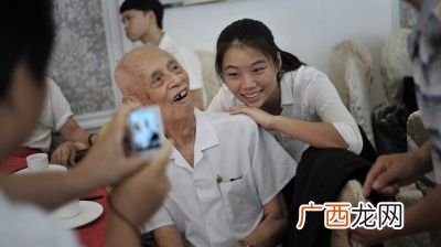 鲐背之年该怎样解释,l贻背之年是什么意思?