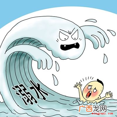 假如只有一个抢救者做胸外心脏按压,每按压心血管30次,向肺内 把溺水的人倒过来控水正确吗？