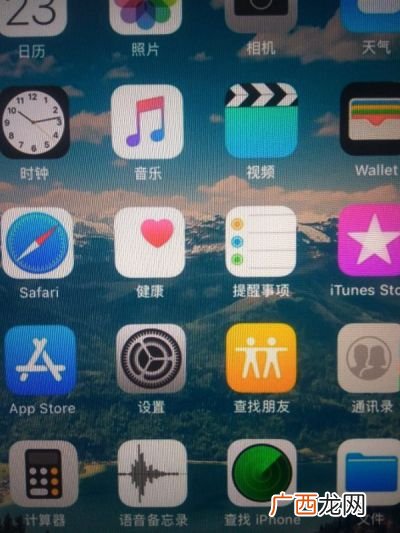 为什么苹果机偶尔屏幕会突然变暗,iphone总是自己变暗？