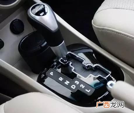 自动档爬坡用什么档位,自动挡汽车爬坡驾驶方法？