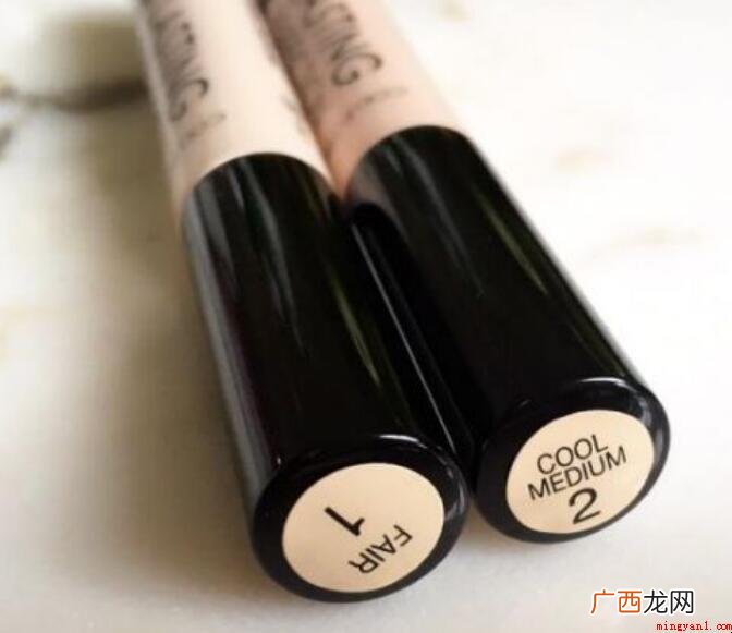 用遮瑕膏前边的步骤是什么 用遮瑕膏前面的步骤是什么