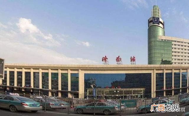 济南西站是高铁站吗,济南火车站和高铁站在一起吗？