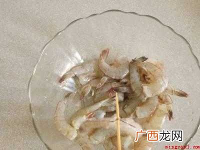 怎样吃虾尾