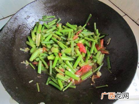小香芹怎么炒好吃,小香芹的家常做法？